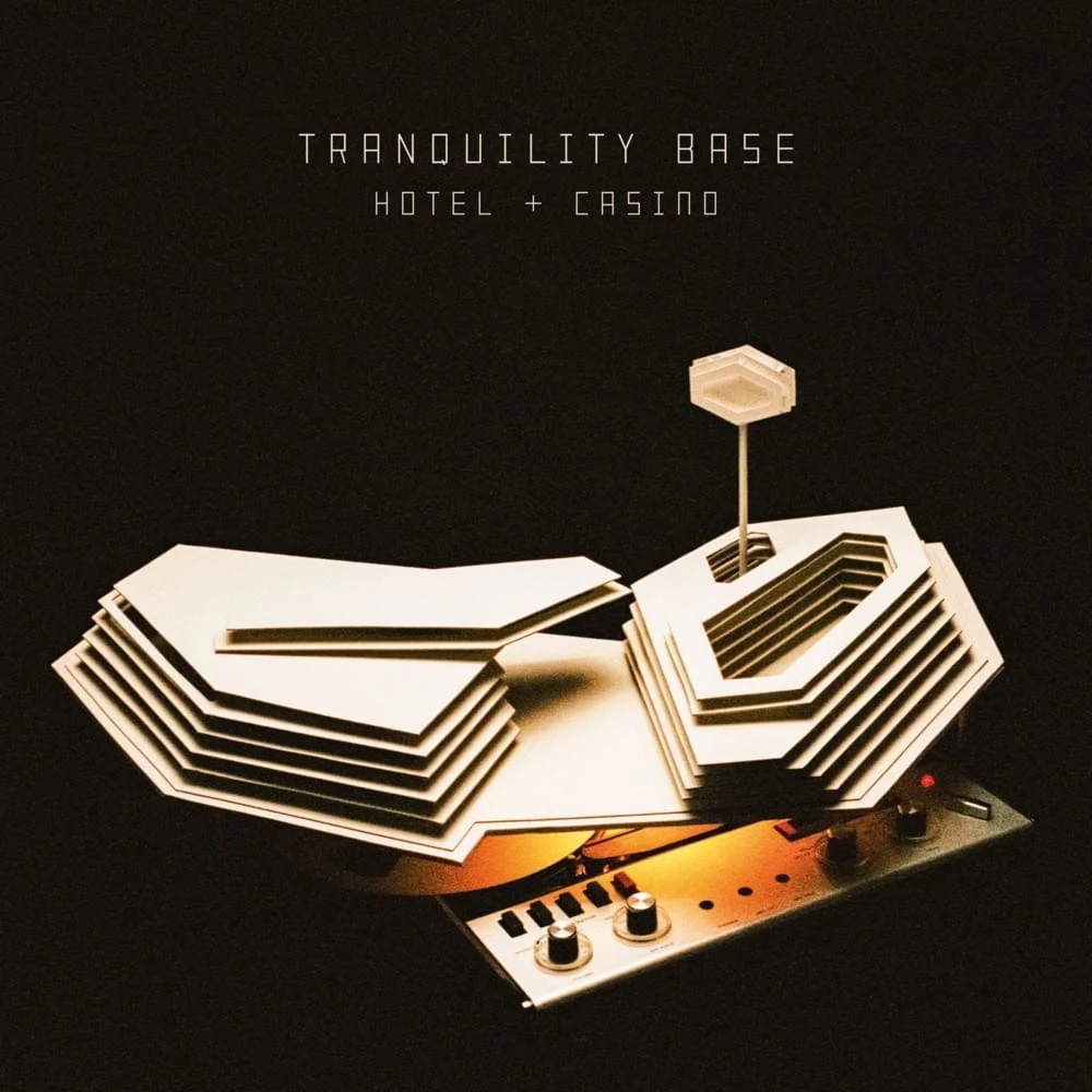 Okładka płyty "Tranquility Base Hotel + Casino" Arctic Monkeys