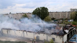Dogaszanie pożaru w sklepie Lidl przy ul. Jagiellońskiej w Radomsku