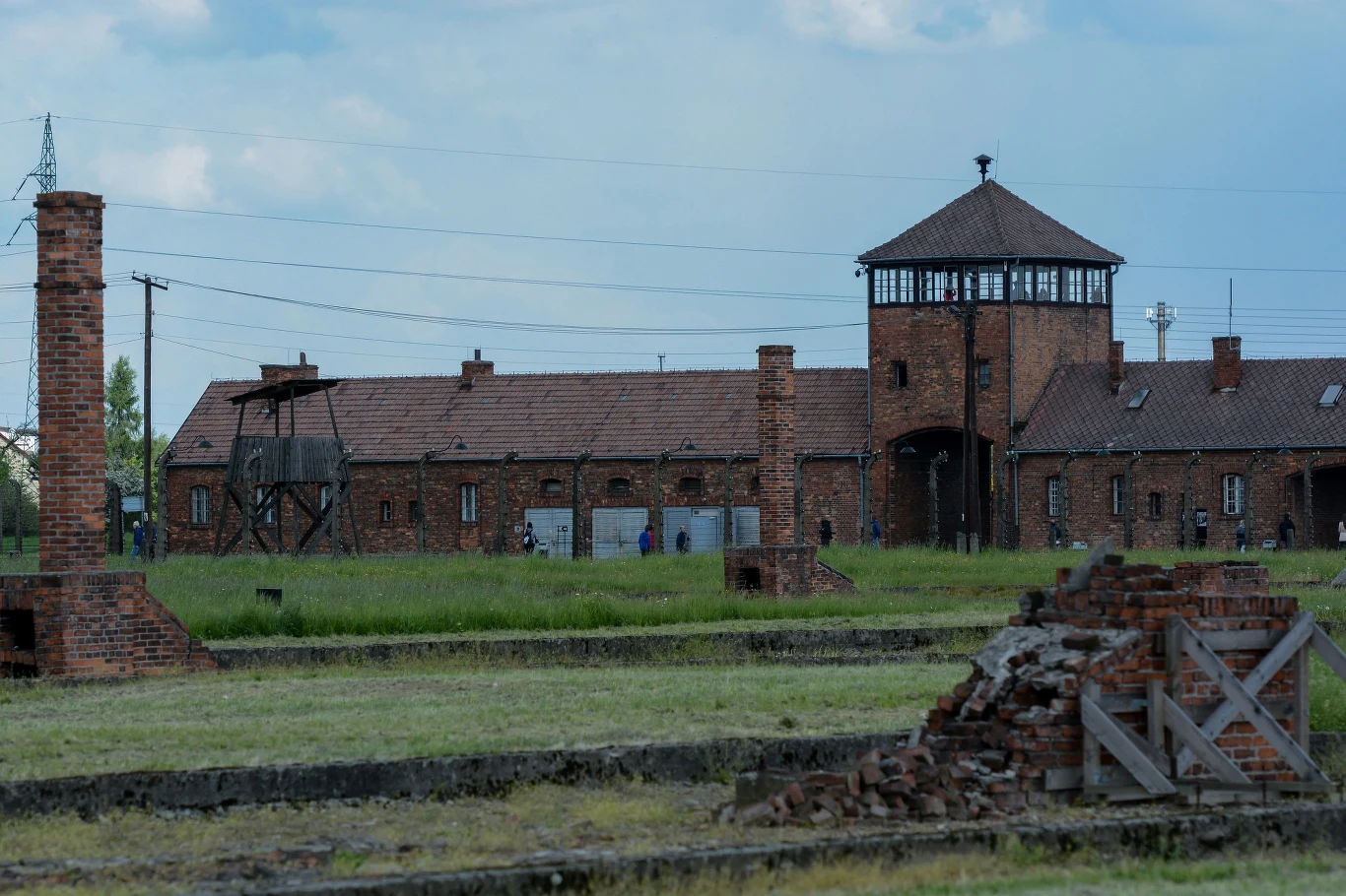 Cygański obóz rodzinny istniał w Birkenau od lutego 1943 do sierpnia 1944 roku Cygański obóz rodzinny istniał w Birkenau od lutego 1943 do sierpnia 1944 roku
