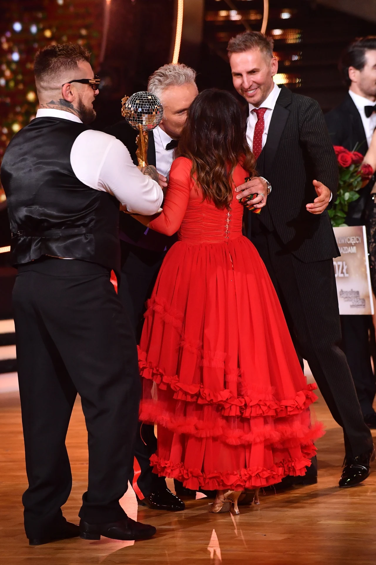 Pogodyn pogratulował Beacie wygranej, długo szeptając coś do ucha Pogodyn pogratulował Beacie wygranej, długo szeptając coś do ucha