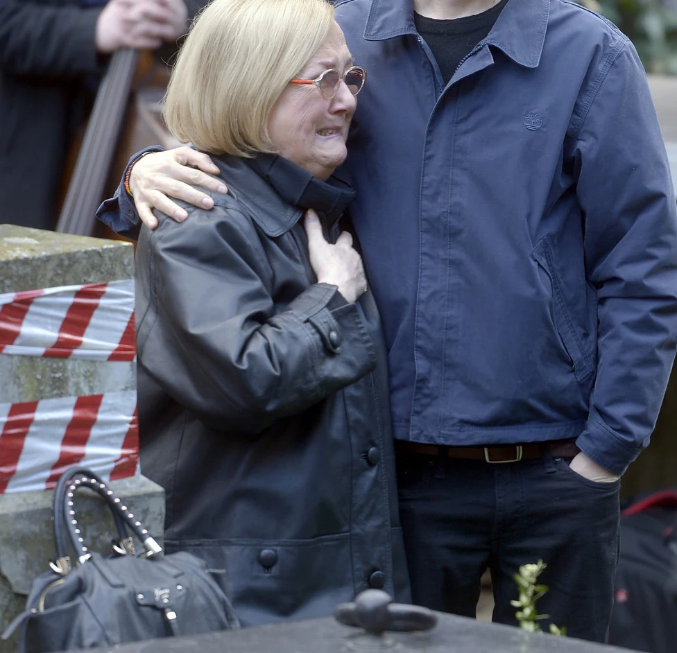 Barbara Młynarska-Ahrens na pogrzebie Wojciecha Młynarskiego Barbara Młynarska-Ahrens na pogrzebie Wojciecha Młynarskiego