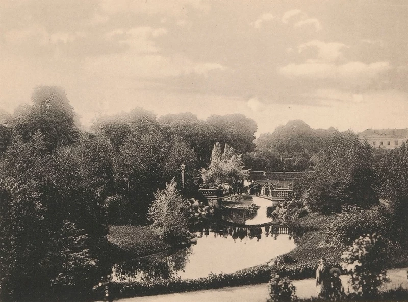 Park Ujazdowski w Warszawie. Fotografia z drugiej dekady XX wieku