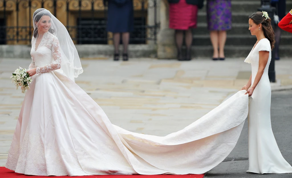 Kate Middleton w dniu swojego ślubu wraz z siostrą Pippą Kate Middleton w dniu swojego ślubu wraz z siostrą Pippą