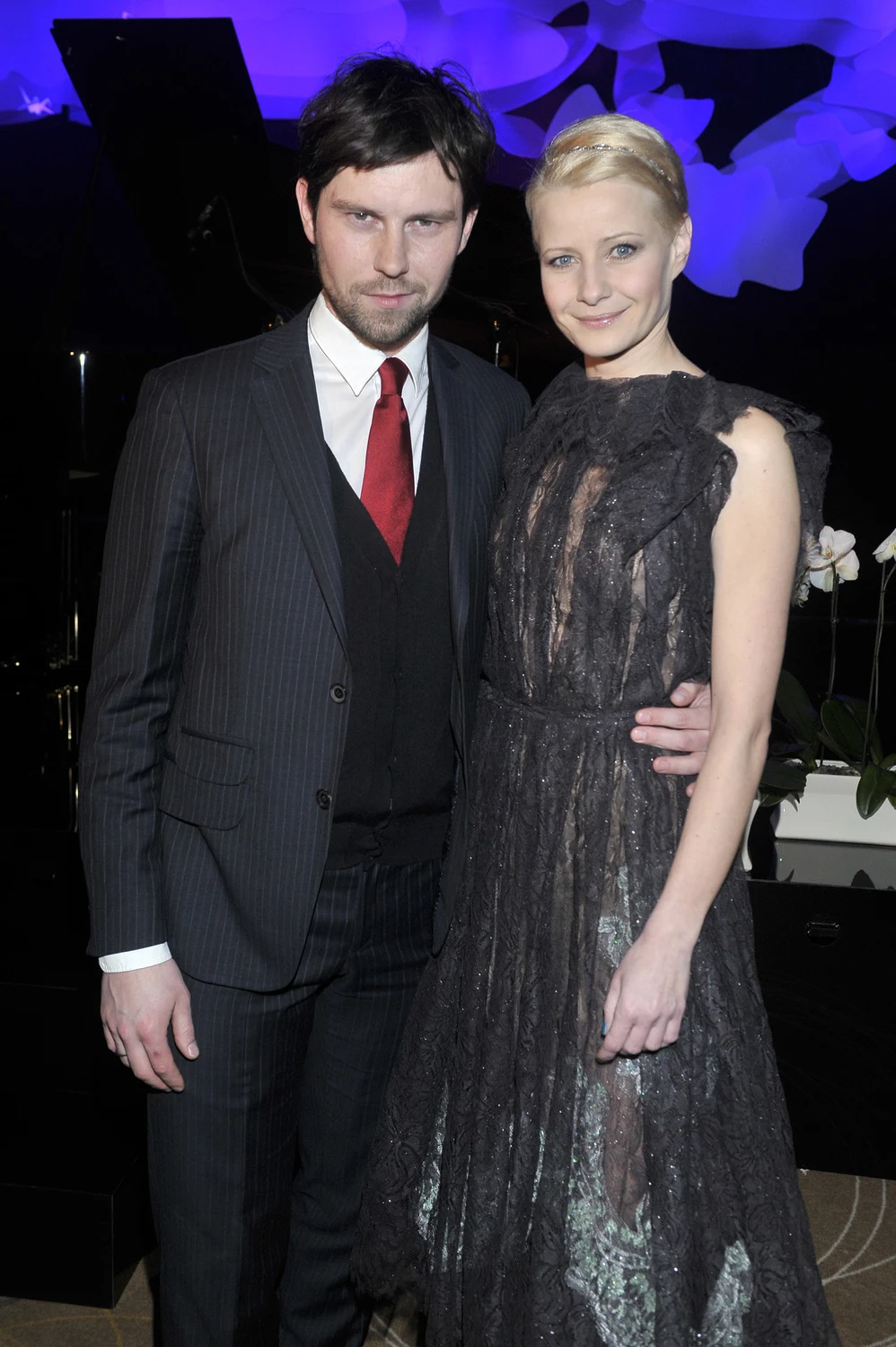 Małgorzata Kożuchowska i Bartłomiej Wróblewski - ona jest starsza od niego o 9 lat. Poznali się w drodze do Watykanu na pogrzeb papieża. Pobrali w 2008 roku, a trzy lata temu zostali rodzicami.