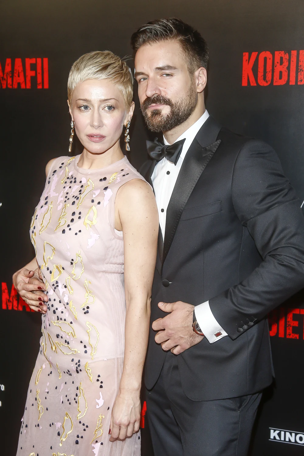 Katarzyna Warnke i Piotr Stramowski - ona jest starsza od niego o 10 lat, przez co padła ofiarą złośliwych komentarzy. Ślub wzięli w 2016 roku.