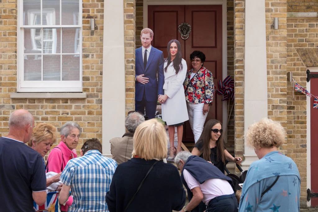 Brytyjczycy dekorują soje domy podobiznami księcia i Meghan Brytyjczycy dekorują soje domy podobiznami księcia i Meghan
