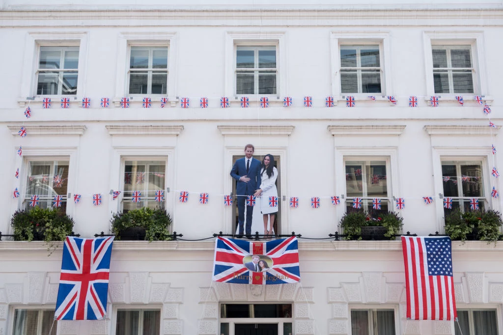 Brytyjczycy dekorują soje domy podobiznami księcia i Meghan Brytyjczycy dekorują soje domy podobiznami księcia i Meghan