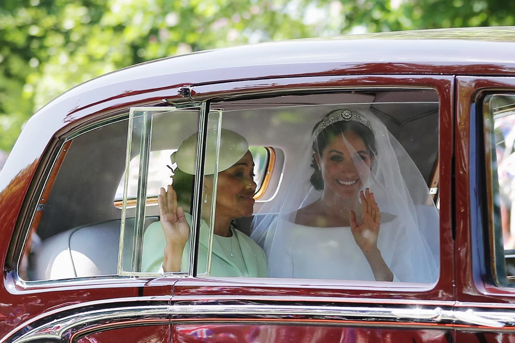 Meghan Markle z mamą w drodze do kościoła Meghan Markle z mamą w drodze do kościoła
