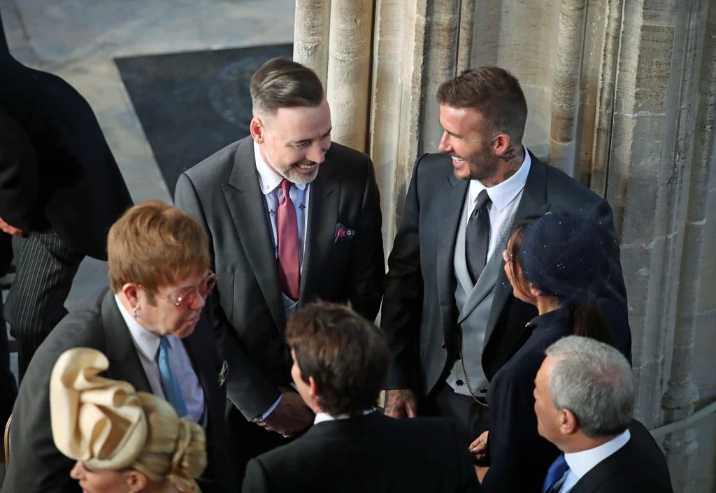 Victoria i David Beckham oraz Elton John z partnerem Davidem Furnishem Victoria i David Beckham oraz Elton John z partnerem Davidem Furnishem