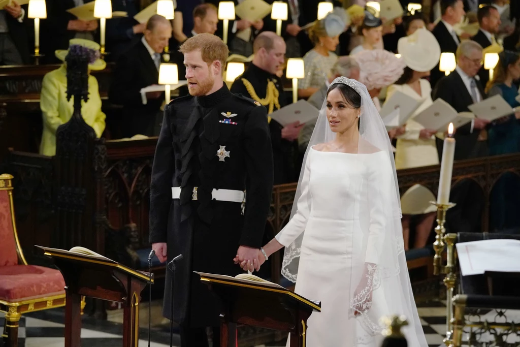 Niezwykle skromna i elegancka suknia Meghan Niezwykle skromna i elegancka suknia Meghan