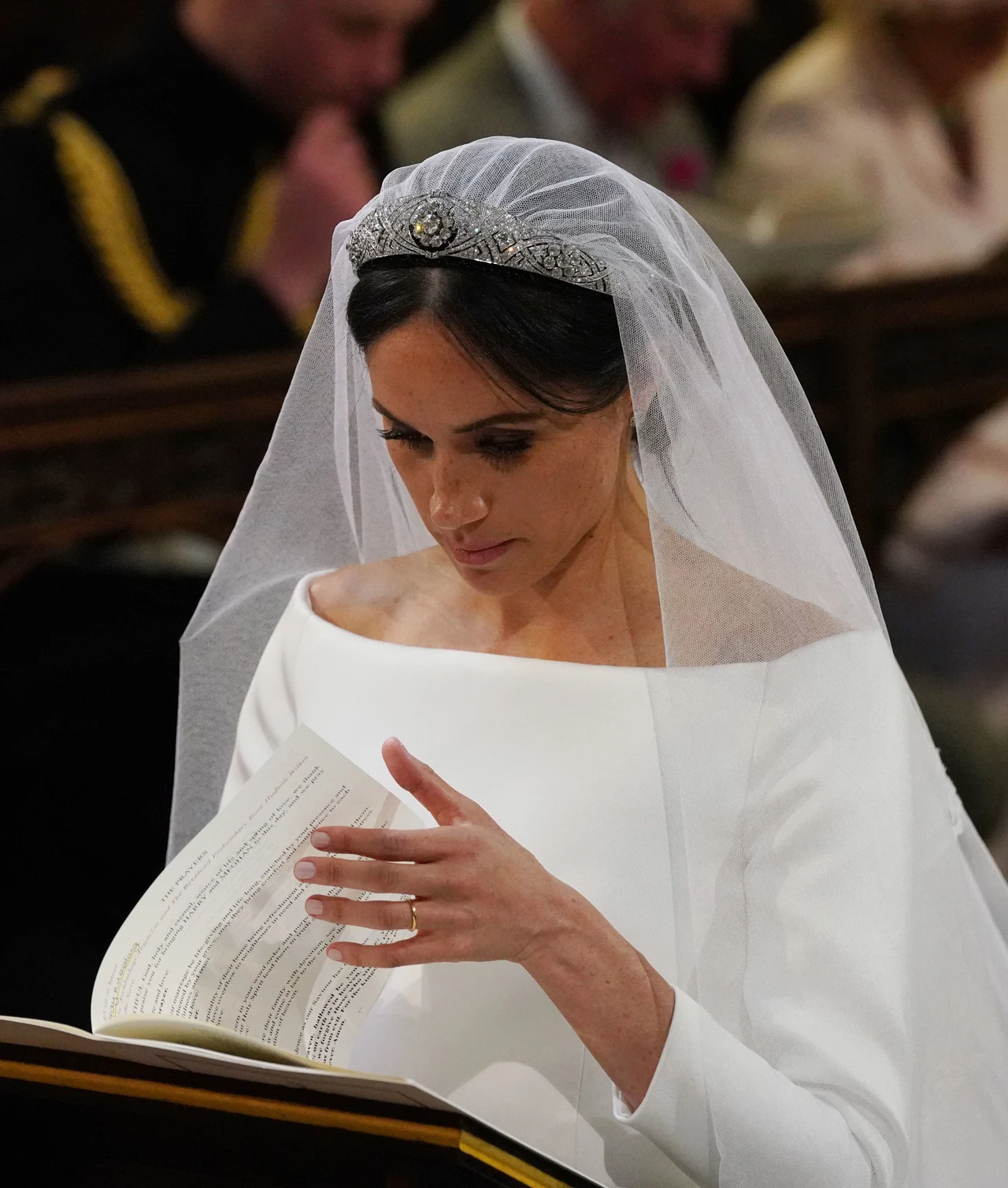 Niezwykle skromna i elegancka suknia Meghan Niezwykle skromna i elegancka suknia Meghan