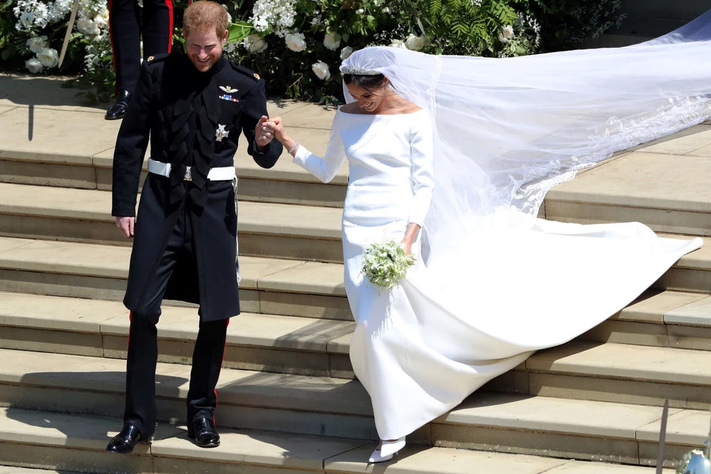 Niezwykle skromna i elegancka suknia Meghan Niezwykle skromna i elegancka suknia Meghan