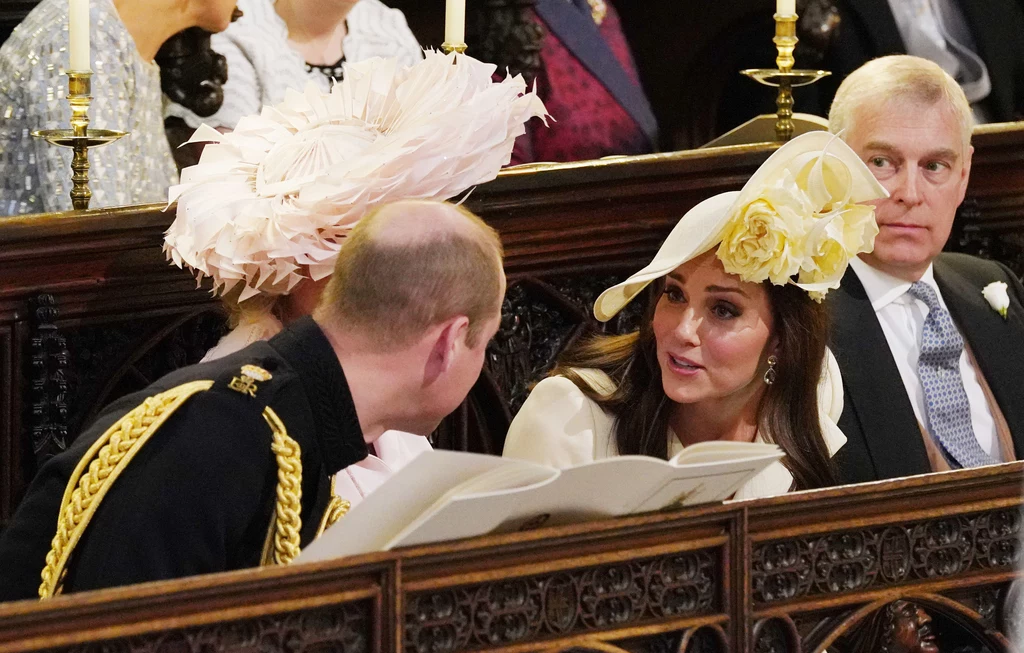 Kate i William tuż przed ceremoną ślubną Harry'ego i Meghan Kate i William tuż przed ceremoną ślubną Harry'ego i Meghan