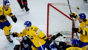 Radość szwedzkich hokeistów podczas meczu z USA