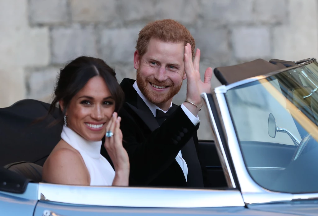 Księżna Meghan i książę Harry w drodze na przyjęcie weselne Księżna Meghan i książę Harry w drodze na przyjęcie weselne