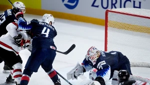 Keith Kinkaid broni w meczu z Kanadą o brązowy medal