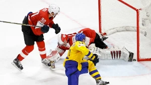 Leonardo Genoni broni strzał Mikaela Backlunda