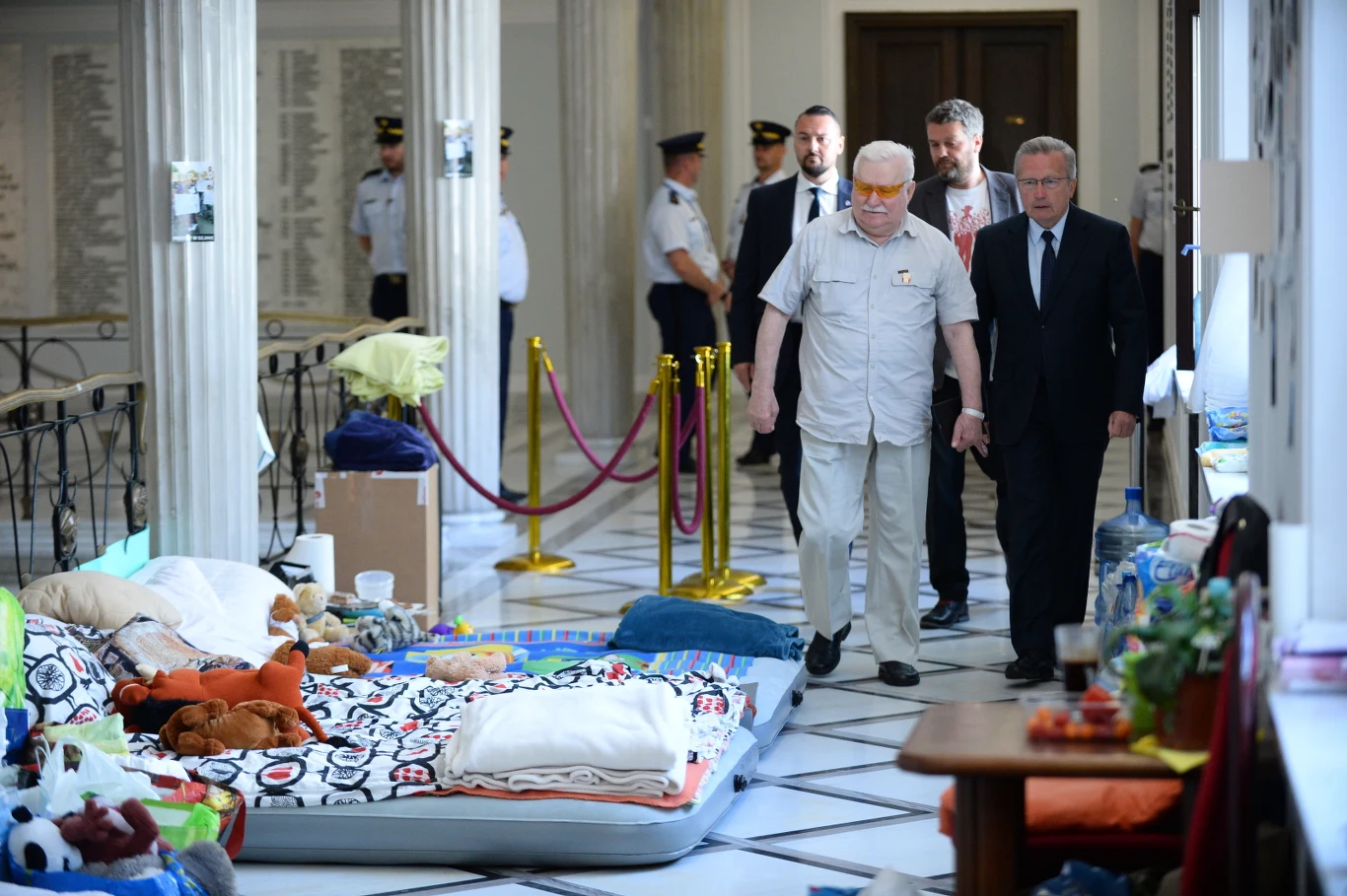 Lech Wałęsa na spotkaniu z protestującymi w Sejmie Lech Wałęsa na spotkaniu z protestującymi w Sejmie