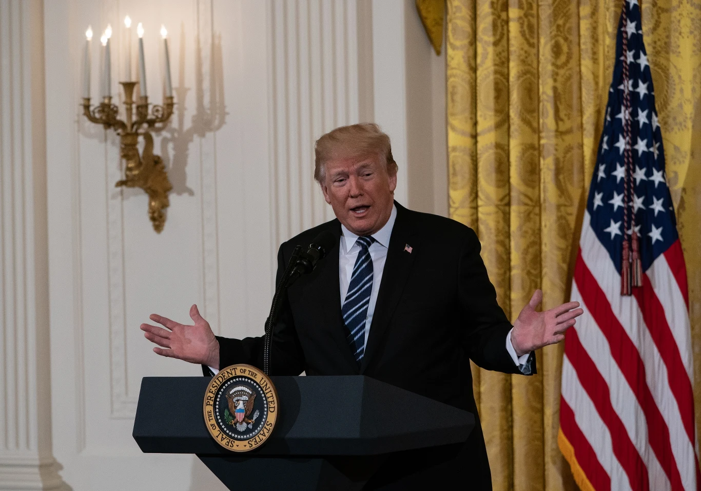 Prezydent Trump pytał Billa Gatesa o różnice między HIV a HPV Prezydent Trump pytał Billa Gatesa o różnice między HIV a HPV