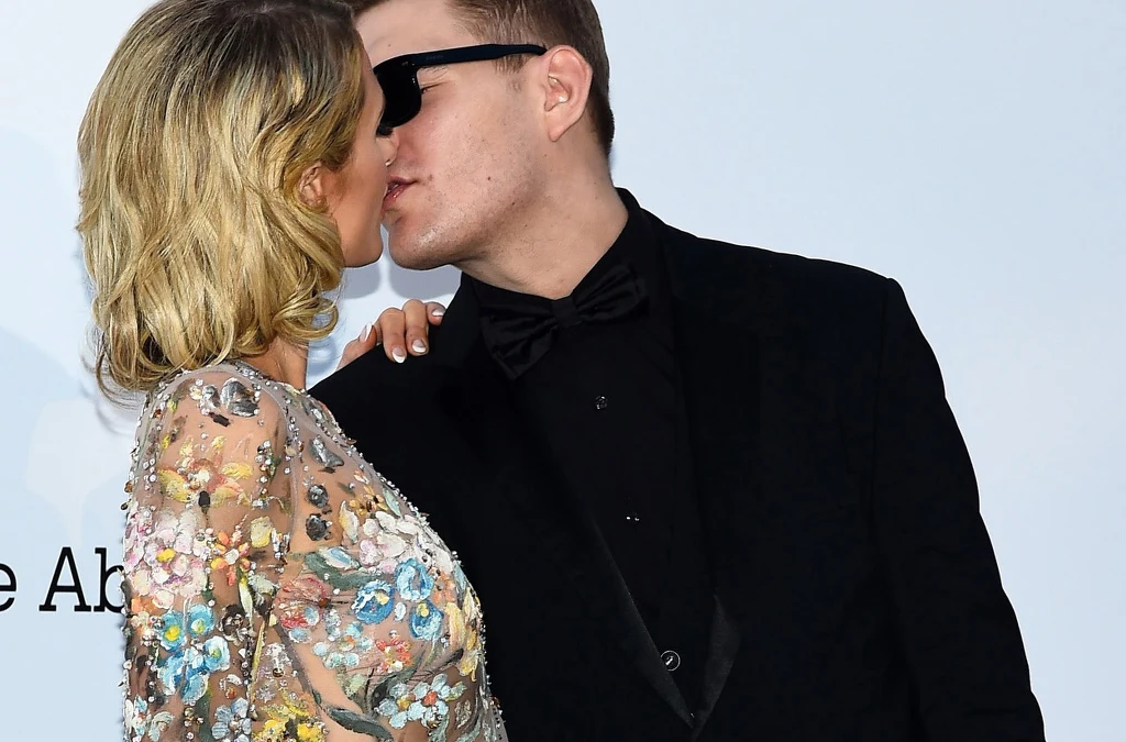 Paris Hilton i Chris Zylka na imprezie amfAR Paris Hilton i Chris Zylka na imprezie amfAR