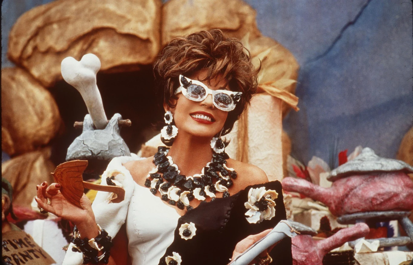 W filmie "Flintstonowie: Niech żyje Rock Vegas!" (2000) Collins wcieliła się w postać Pearl Slaghoople. "Jest bardzo, bardzo zainteresowana strojami ... haute couture w prehistorycznymj wydaniu. Jest przy tym niezwykle próżna i chce stale kontrolować życie swojej córki. Naturalnie, pragnie dla niej wszystkiego co najlepsze, ale w jej mniemaniu źródłem wszelkich rozkoszy są pieniądze" - aktorka mówiła o swojej bohaterce.