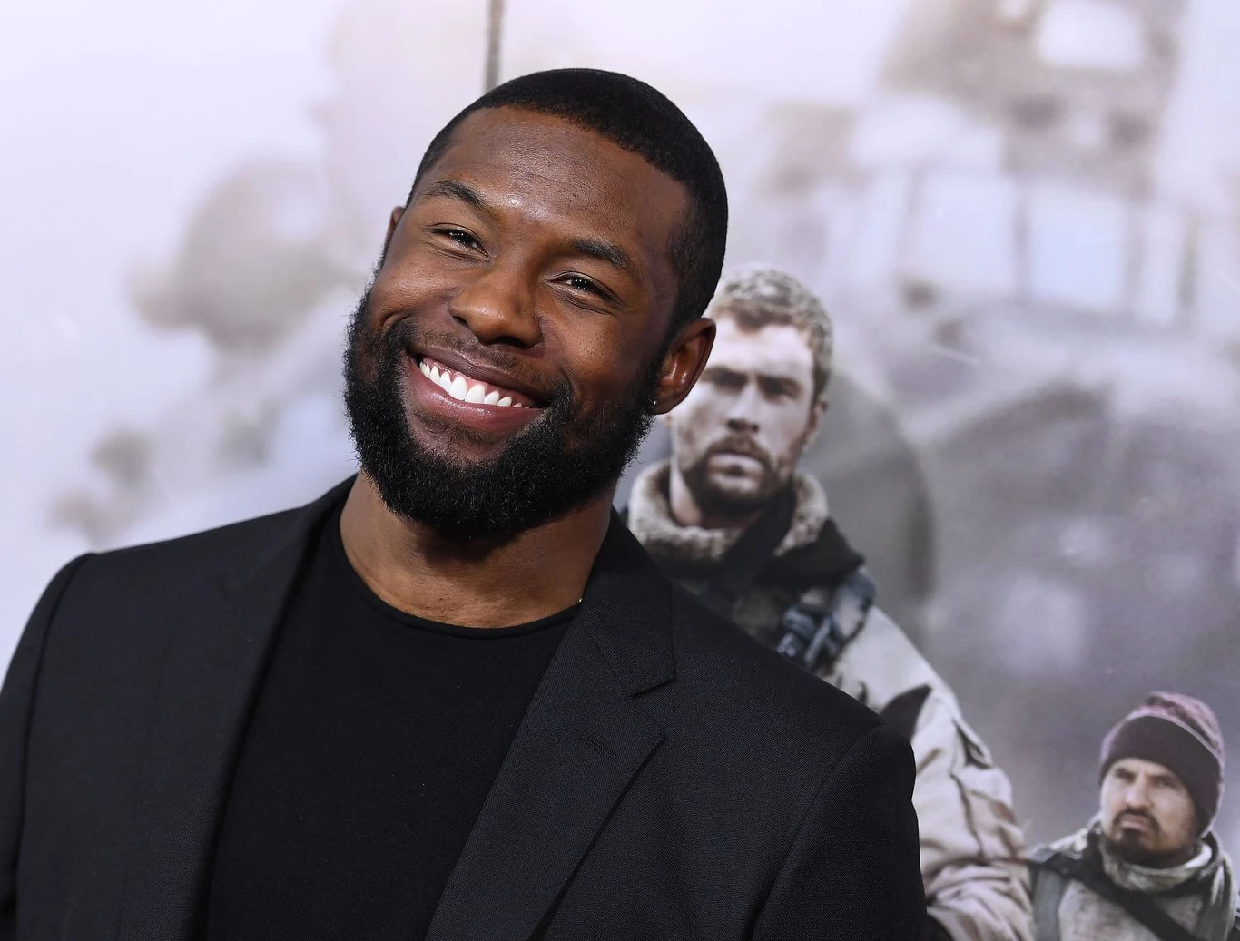 Jeden z kilku aktorów, którzy wypłynęli na głębokie wody za sprawą "Moonlight" Barry'ego Jenkinsa. Trevante Rhodes, były zawodowy sprinter, wcielił się w dorosłego Chirona, zyskując uwagę setek agentów i producentów Fabryki Snów. Aktor wystąpił ostatnio w trzech filmach, które mogą przynieść mu jeszcze większą sławę. W "Dwunastu odważnych" Nicolaia Fuglsiga zagrał - u boku Chrisa Hemswortha i Michaela Shannona - jednego z żołnierzy amerykańskich sił specjalnych, którzy trafili do Afganistanu po atakach z 11 września. W "Predatorze" Shane'a Blacka stawi czoła kultowemu drapieżcy. W "Bird Box" Susanne Bier będzie eksplorował post-apokaliptyczny świat wraz z Sandrą Bullock i Johnem Malkovichem. I dopiero się rozpędza. Jeden z kilku aktorów, którzy wypłynęli na głębokie wody za sprawą "Moonlight" Barry'ego Jenkinsa. Trevante Rhodes, były zawodowy sprinter, wcielił się w dorosłego Chirona, zyskując uwagę setek agentów i producentów Fabryki Snów. Aktor wystąpił ostatnio w trzech filmach, które mogą przynieść mu jeszcze większą sławę. W "Dwunastu odważnych" Nicolaia Fuglsiga zagrał - u boku Chrisa Hemswortha i Michaela Shannona - jednego z żołnierzy amerykańskich sił specjalnych, którzy trafili do Afganistanu po atakach z 11 września. W "Predatorze" Shane'a Blacka stawi czoła kultowemu drapieżcy. W "Bird Box" Susanne Bier będzie eksplorował post-apokaliptyczny świat wraz z Sandrą Bullock i Johnem Malkovichem. I dopiero się rozpędza.