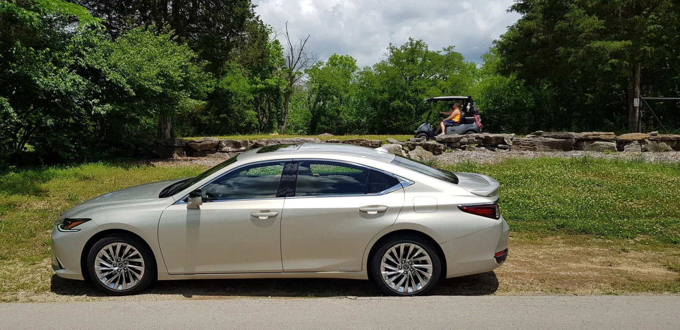 Lexus ES