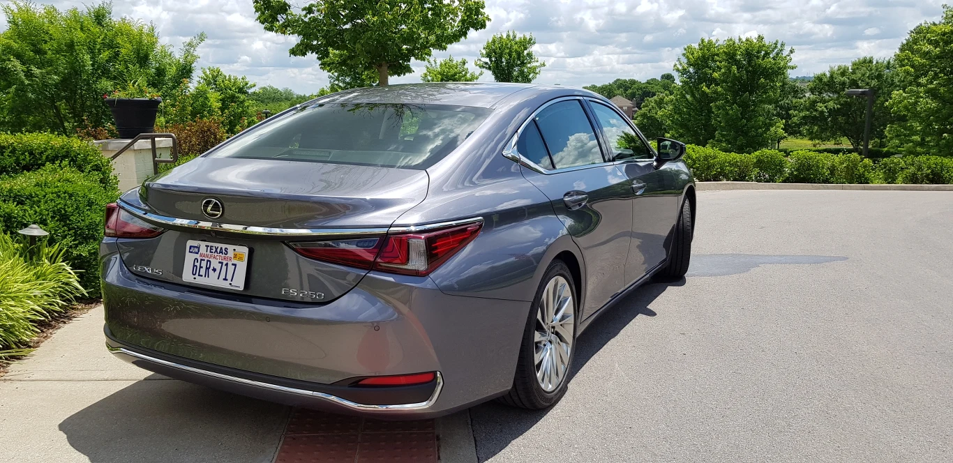 Lexus ES
