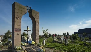 Zniszczony pomnik w w Hruszowicach