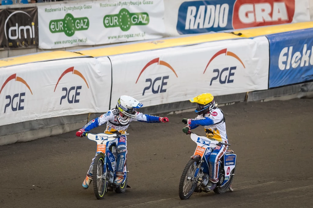 Bartosz Smektała (w białym kasku)