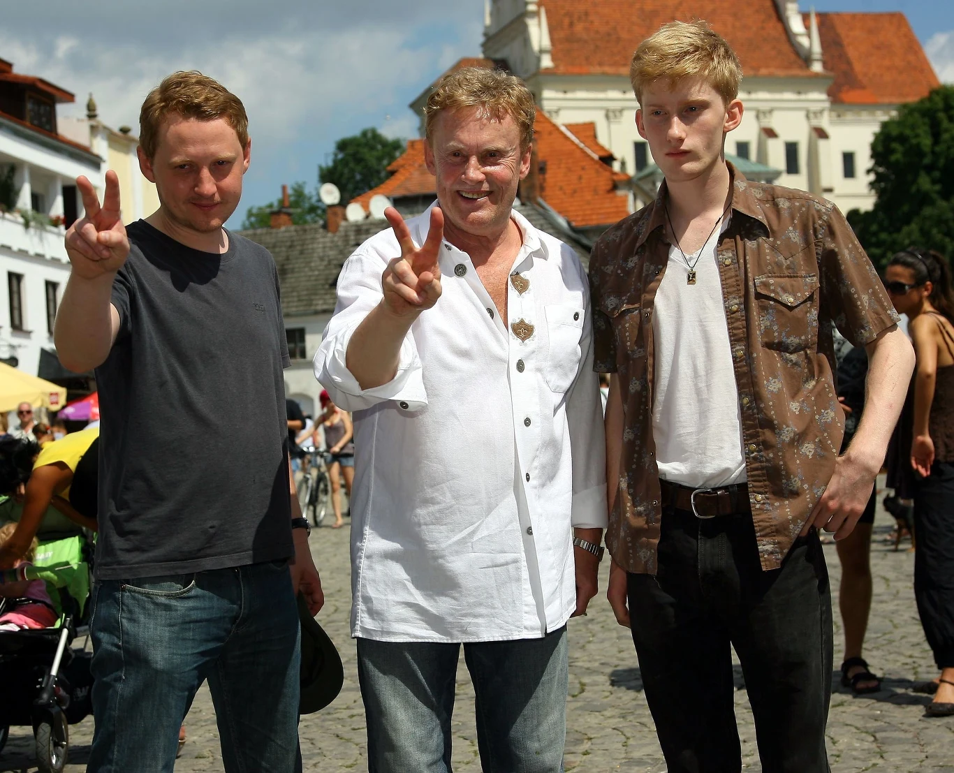 Daniel Olbrychski z synami Rafałem i Victorem Daniel Olbrychski z synami Rafałem i Victorem