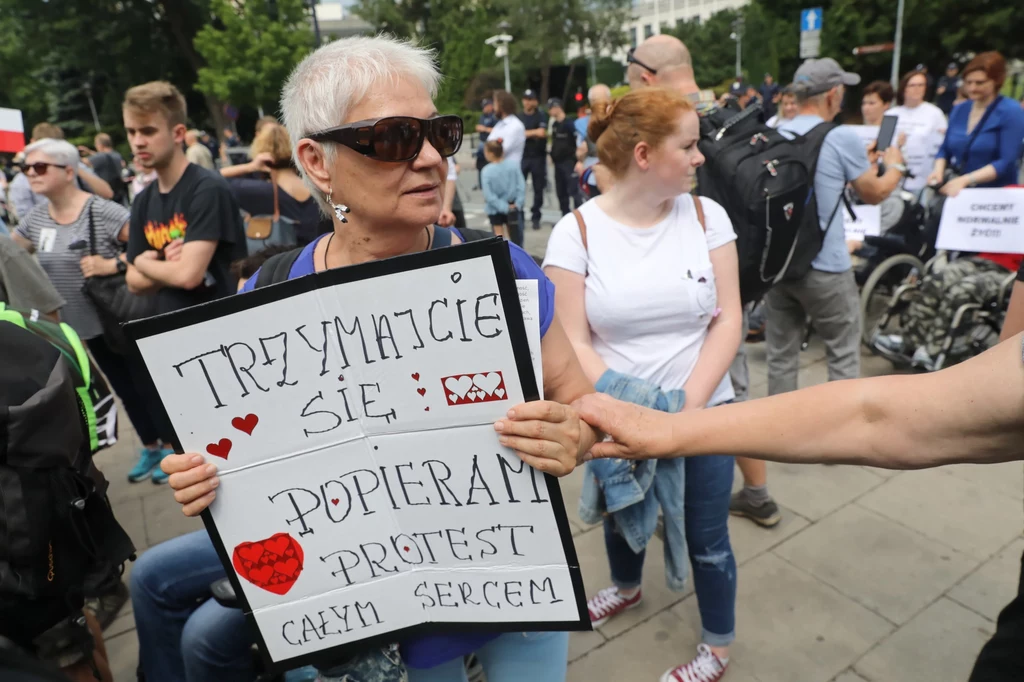 Manifestacja pod Sejmem Manifestacja pod Sejmem