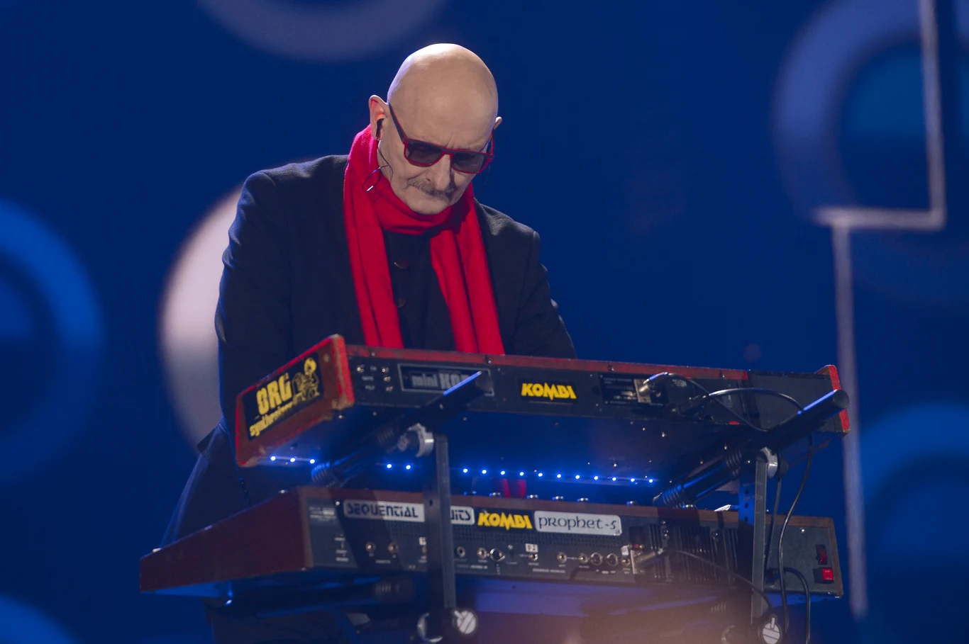 W 2004 roku Łosowski zdecydował się wrócić do muzyki. Początkowo występował jako Łosowski, następnie Łosowski - lider Kombi, od 2013 roku jako Kombi Łosowski, a rok później już jako Kombi. Pod szyldem Kombi u boku lidera występują jego syn Tomasz Łosowski (perkusja, także TTR2), wokalista Zbigniew Fil (śpiewa w programie "Jak to melodia?"; laureat drugiej edycji "Drogi do gwiazd", jako instrumentalista współpracował z m.in. Budką Suflera, Pilichowski Band i Kukla Band) oraz basista Karol Kozłowski.