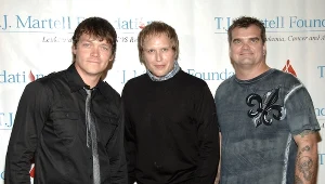 Matt Roberts (w środku) zmarł w wieku 38 lat