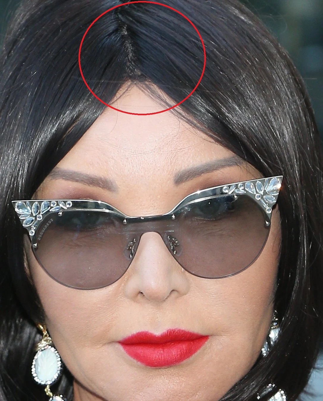 Ewa Minge założyła perukę? Ewa Minge założyła perukę?