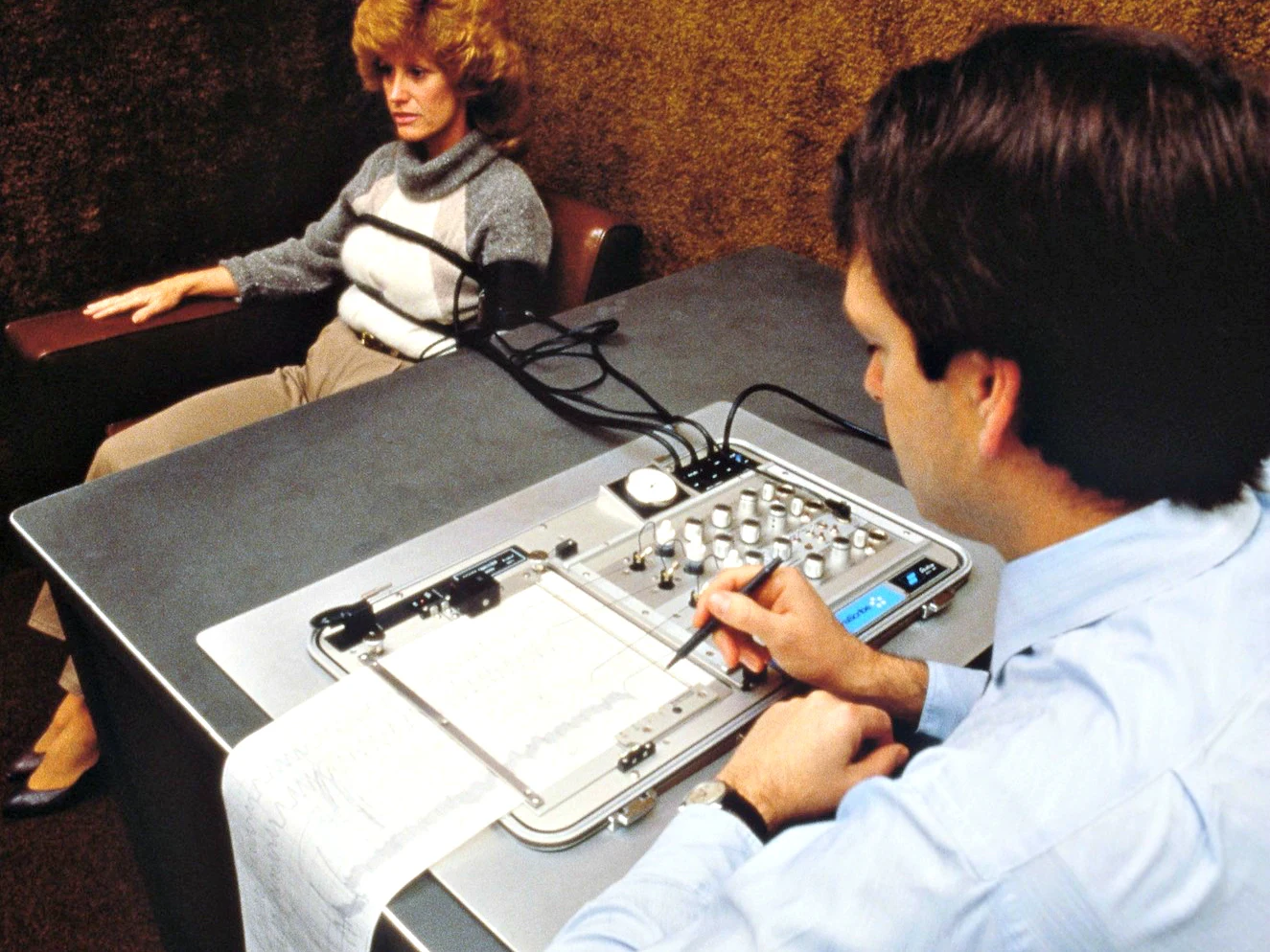 Bieńkuński zajmował się wtedy głównie badaniami wariograficznymi osób podejrzewanych o nieumyślne spowodowanie śmierci, postrzelenia i kradzieże broni Bieńkuński zajmował się wtedy głównie badaniami wariograficznymi osób podejrzewanych o nieumyślne spowodowanie śmierci, postrzelenia i kradzieże broni