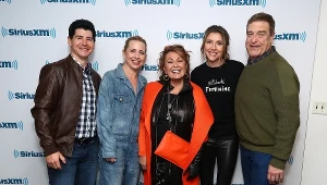 Obsada serialu "Roseanne": Michael Fishman, Lecy Goranson, Roseanne Barr, Sarah Chalke, John Goodman 