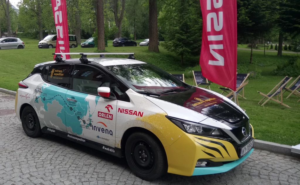 Nissan Leaf, którym jedzie Kamiński