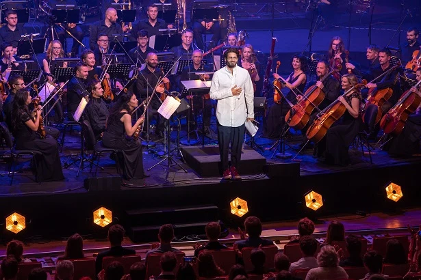 Radzimir Dębski (Jimek) na scenie ICE Kraków