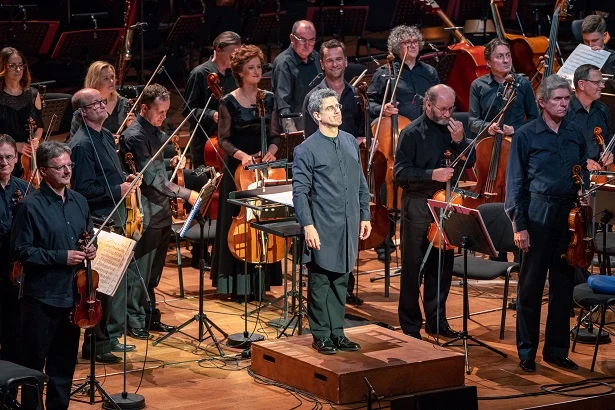 Muzycy NOSPR zagrali w ICE Kraków pod dyrekcją belgijskiego dyrygenta i jednocześnie dyrektora muzycznego Międzynarodowego Festiwalu Filmowego w Gandawie - Dirka Brossé