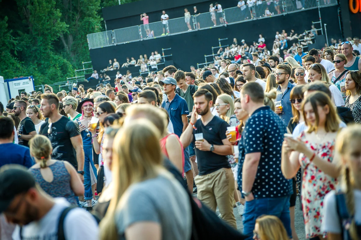 Publiczność podczas pierwszego dnia Orange Warsaw Festival 2018