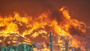 Pożar składowiska odpadów śmieci, zdj. ilustracyjne