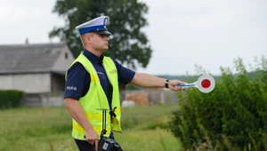 Policjanci nadal wypisują mandaty za brak dokumentów