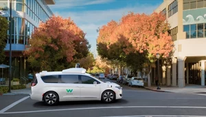 Autonomiczny Chrysler Pacifica z technologią Waymo