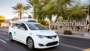 Autonomiczny Chrysler Pacifica przygotowany przez Waymo