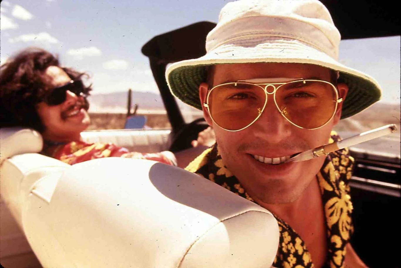 Hunter S. Thompson w filmie "Las Vegas Parano" (1998)

Wygląd: Twój rozochocony wujek w latach 70.

Zachowanie: Podobnie jak dziennikarz, na którym się wzorował, Depp objeżdża różne podejrzane miejsca w towarzystwie partnera Gonzo i dużej ilości narkotyków.