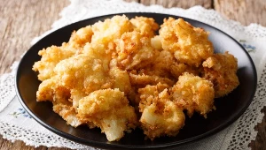 Prosty sposób na smaczną przekąskę z kalafiora. Co należy zrobić, aby go przygotować? 