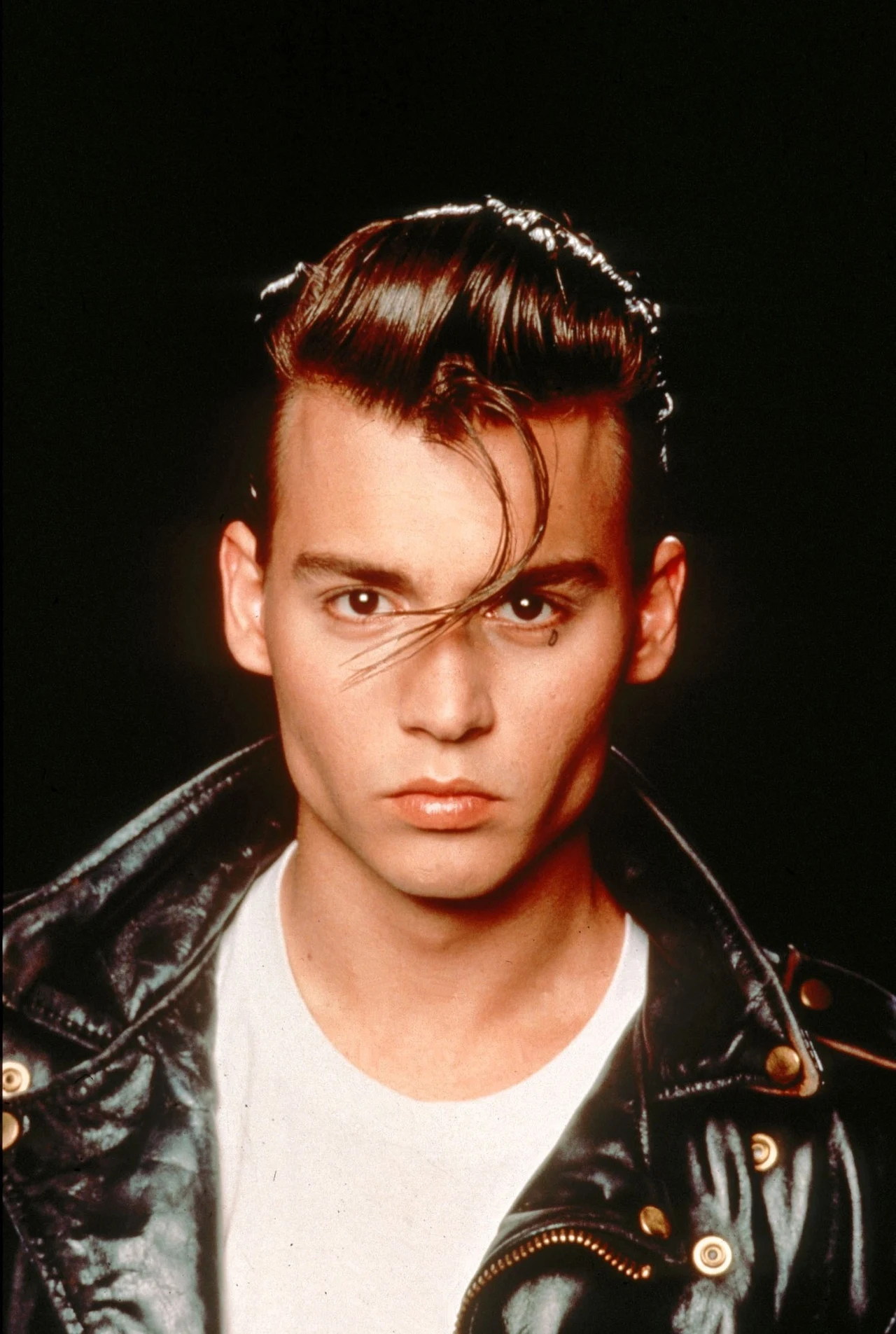 Wade "Beksa" Walker w filmie "Beksa" (1990)

Wygląd: Ładniejszy brat Danny'ego Zuko, ale niech wygląd cię nie zmyli...

Zachowanie: Jak na standardy Deppa, całkiem normalne, młody-gniewny w czarnej skórzanej kurtce i obcisłych spodniach, podrygujący w rytm rockabilly. Ale to dopiero początek dziwnej kariery Deppa.