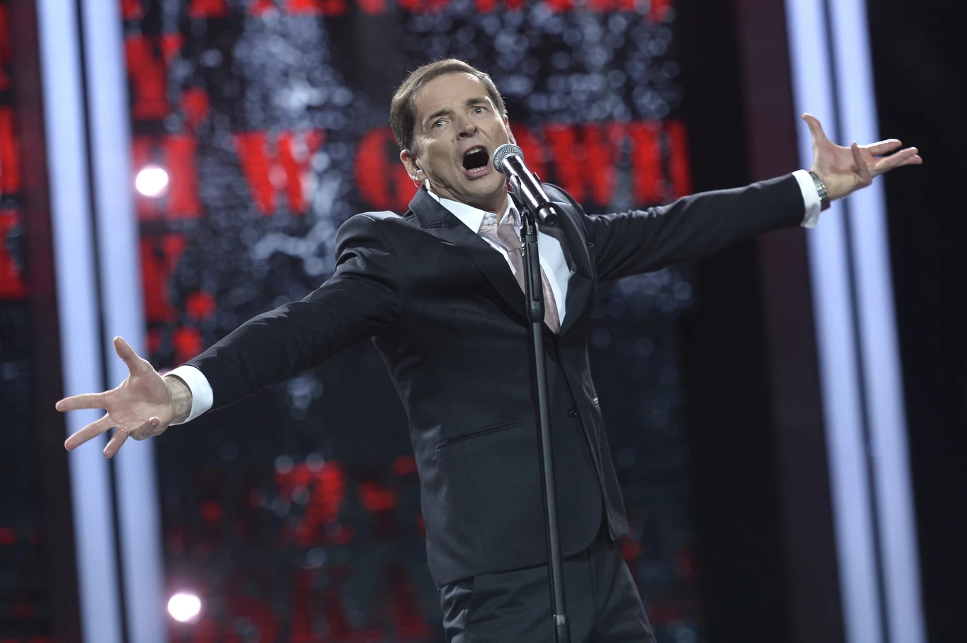 Zobacz zdjęcia z koncertu "Ja to mam szczęście" podczas Festiwalu w Opolu 2018 - Przemysław Babiarz