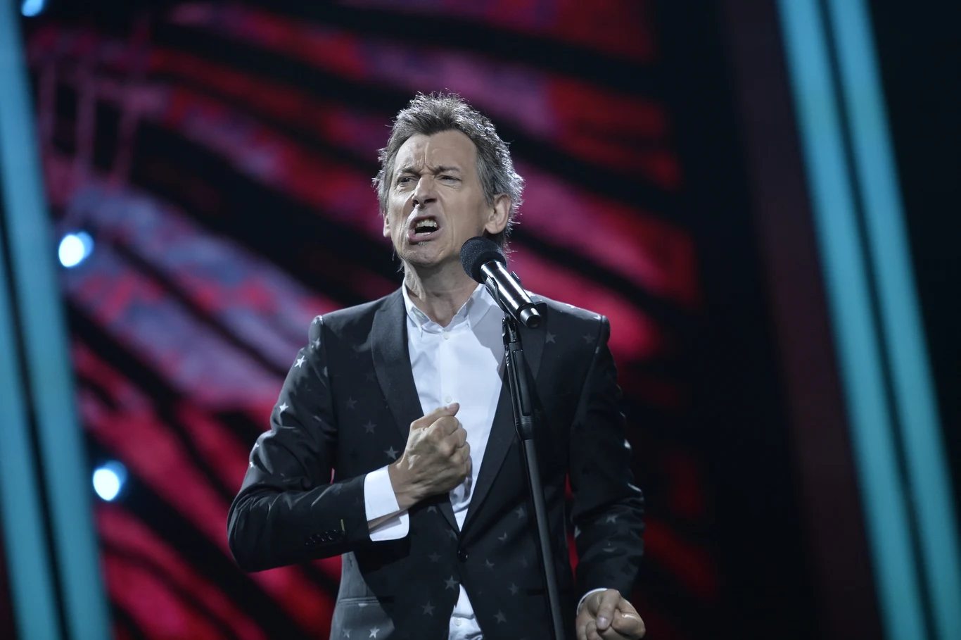 Zobacz zdjęcia z koncertu "Ja to mam szczęście" podczas Festiwalu w Opolu 2018 - Maciej Miecznikowski był nie tylko jednym z wykonawców, ale także prowadzącym koncert